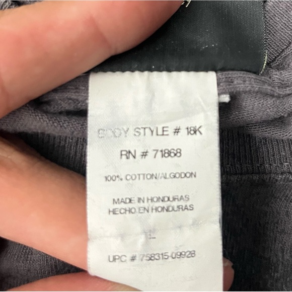 Disney Pirates of the Caribbean Dead Man’s Chest Grey Graphic Tee AA - Picture 6 of 7